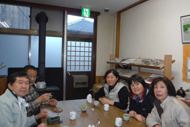 3_tategukaikan.jpg(48537 byte)