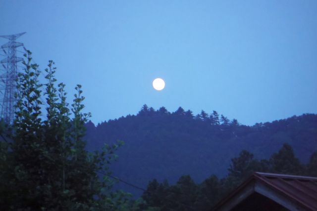 11moon.jpg(28532 byte)